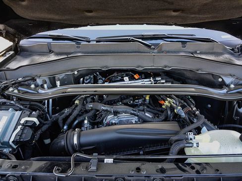 Used 2025 Ford Explorer ST-Line w/ Premium Package image 28