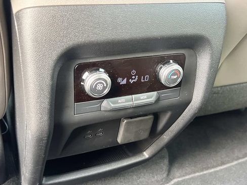 Used 2024 GMC Acadia Elevation FWD image 15