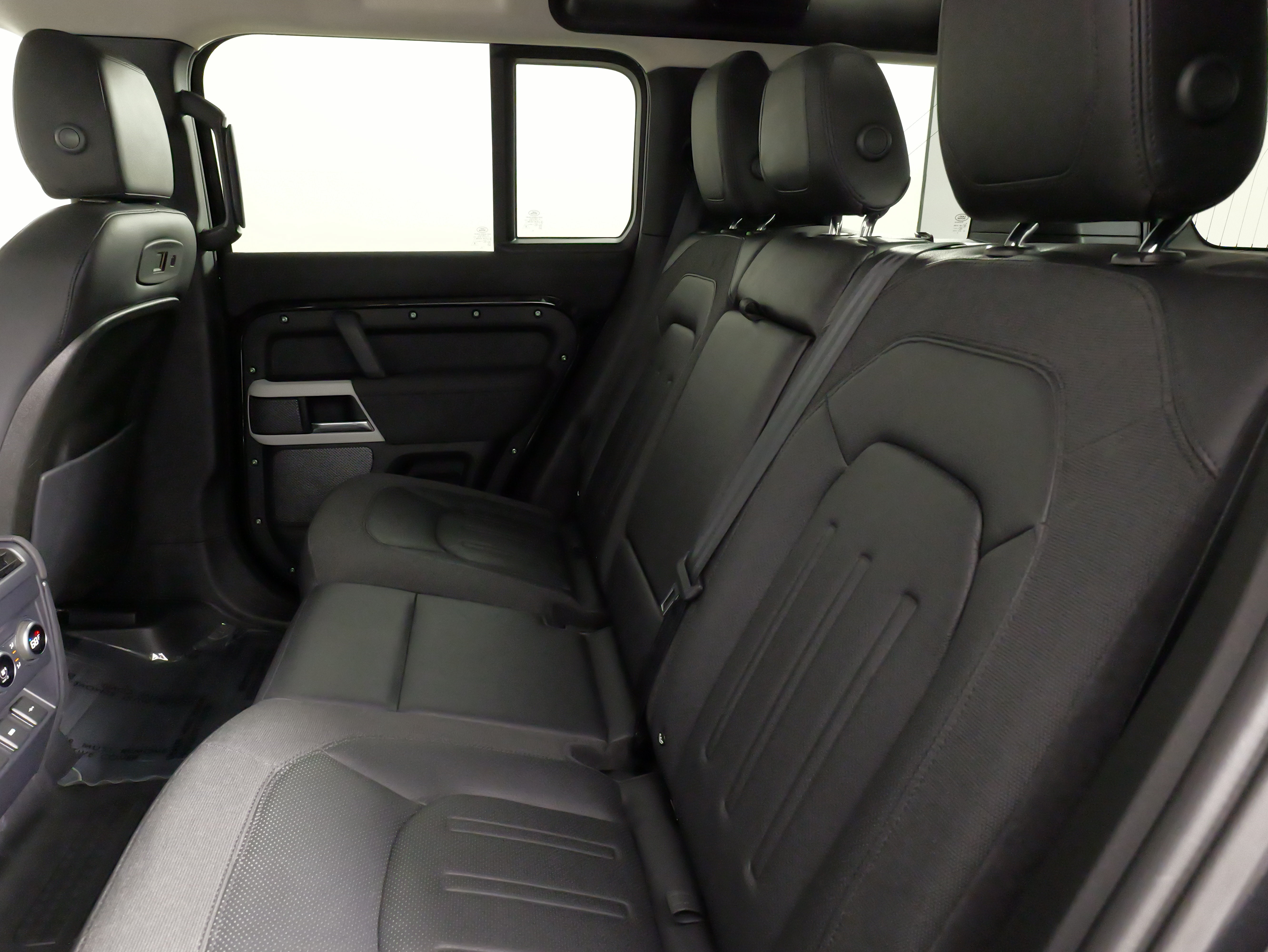 Used 2020 Land Rover Defender 110 SE AWD/4WD image 34