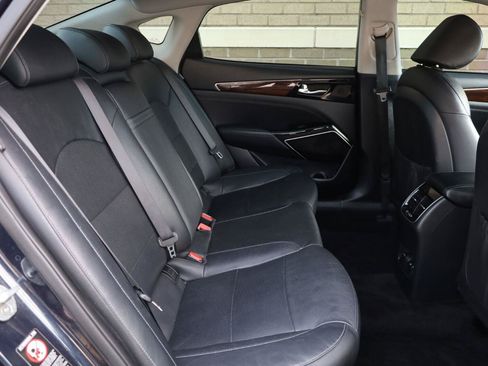 Used 2017 Kia Cadenza Premium FWD image 21