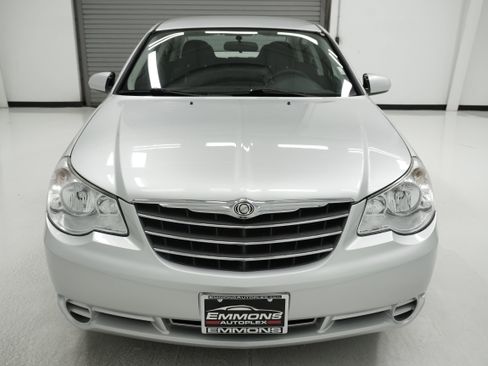 Used 2010 Chrysler Sebring Touring image 2