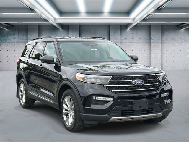 Used 2023 Ford Explorer XLT w/ Equipment Group 202A AWD/4WD image 2