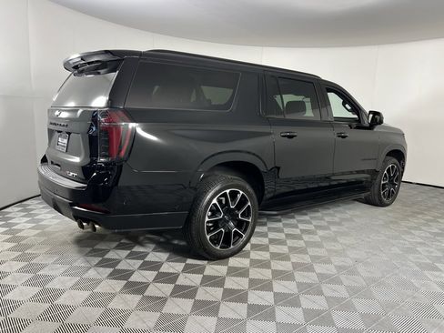 Used 2025 Chevrolet Suburban RST w/ Sun And Tow Package image 7