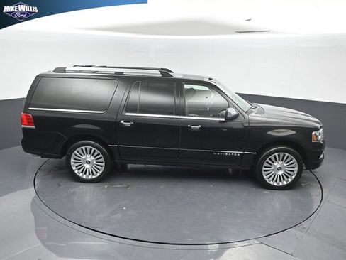 Used 2017 Lincoln Navigator L Reserve AWD/4WD image 16