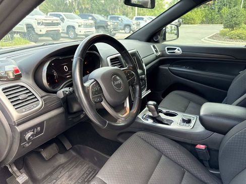 Used 2021 Jeep Grand Cherokee Laredo w/ Security & Convenience Group AWD/4WD image 21