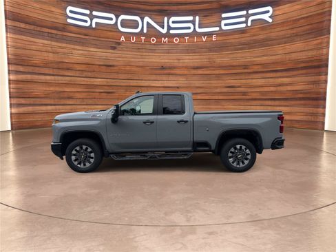 Used 2024 Chevrolet Silverado 2500 Custom w/ Custom Convenience Package AWD/4WD image 2