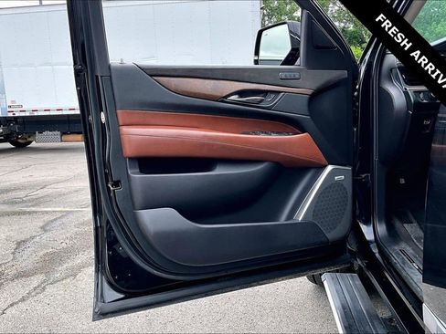 Used 2020 Cadillac Escalade Premium Luxury AWD/4WD image 19