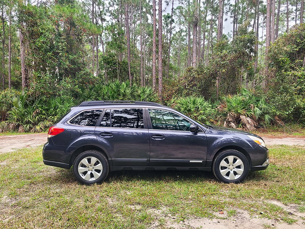 Used 2011 Subaru Outback 2.5i Limited w/ PWR Moonroof Pkg AWD/4WD image 8