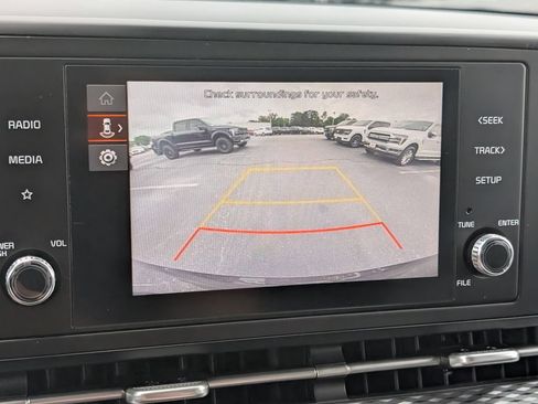 Used 2024 Kia Carnival LX FWD image 22