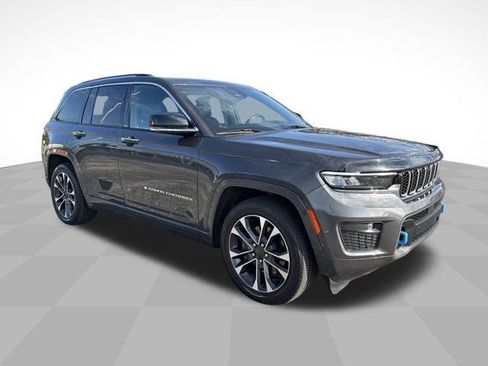 Used 2023 Jeep Grand Cherokee Overland w/ Advanced Protech Group III AWD/4WD image 3