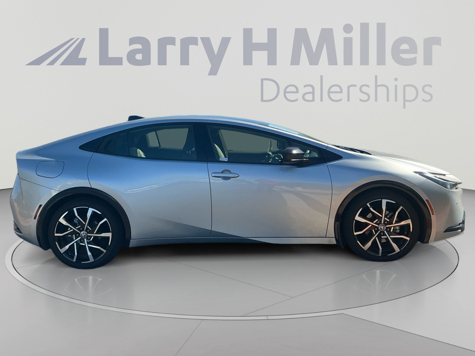 Used 2024 Toyota Prius Prime FWD image 6