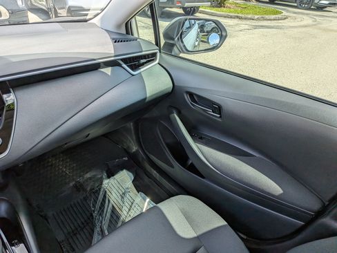 Used 2025 Toyota Corolla LE FWD image 17