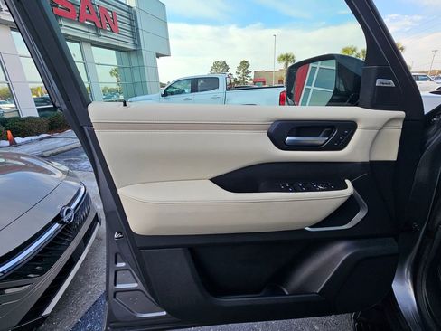 Used 2025 Nissan Armada Platinum image 21