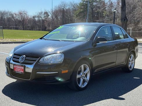 Used 2010 Volkswagen Jetta SE image 1