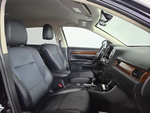 Used 2015 Mitsubishi Outlander GT AWD/4WD image 32