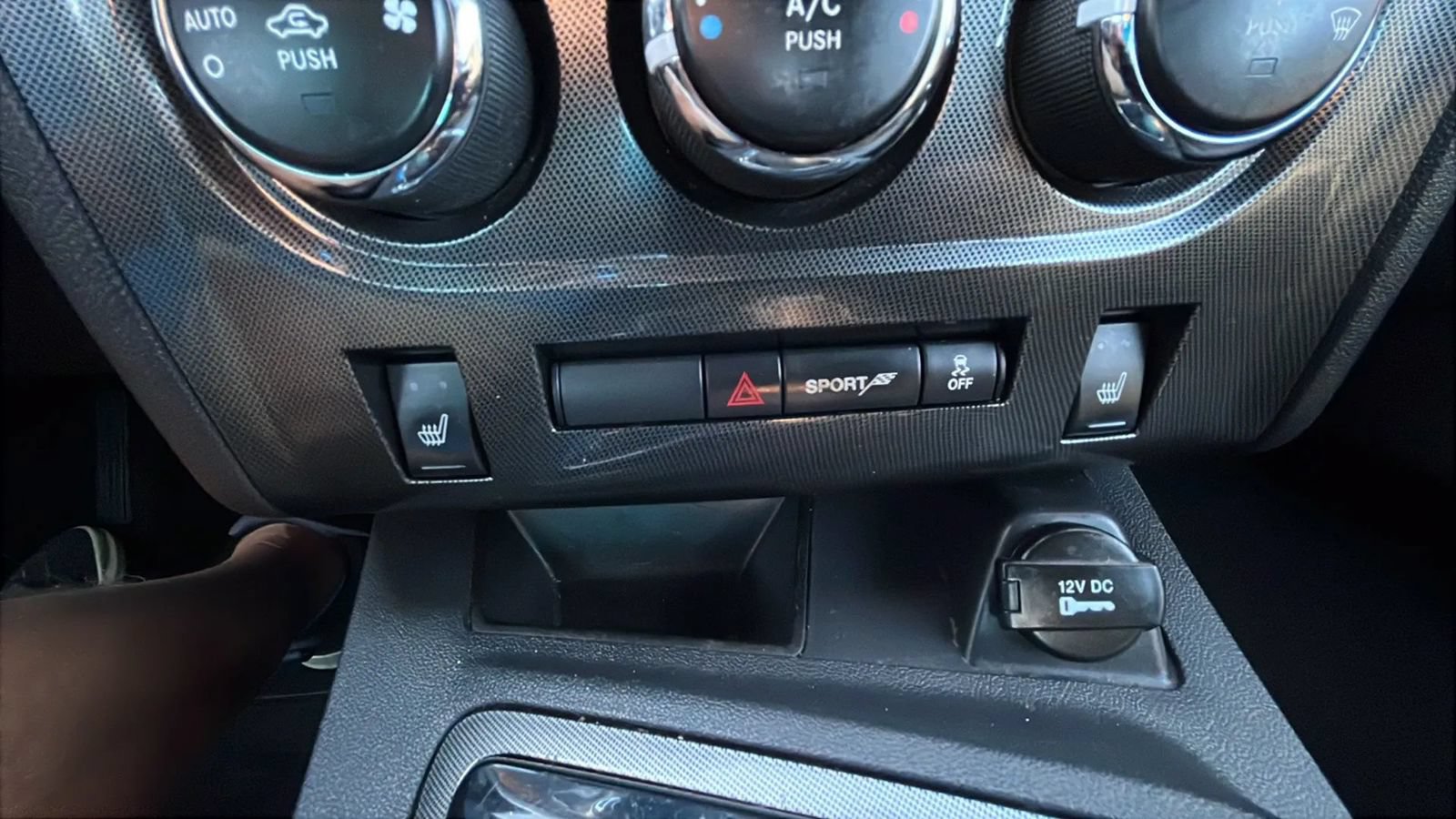 Used 2013 Dodge Challenger SXT RWD image 14