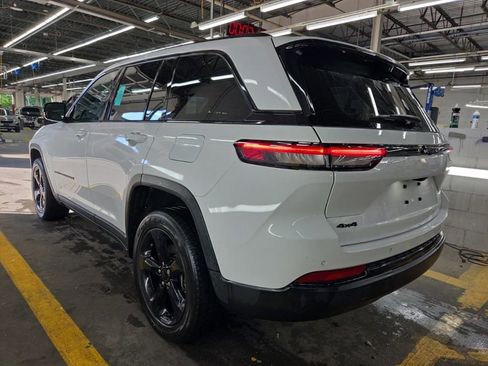 Used 2023 Jeep Grand Cherokee Altitude AWD/4WD image 15