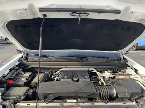 Used 2023 Chevrolet Colorado Z71 w/ Z71 Convenience Package 2 image 18