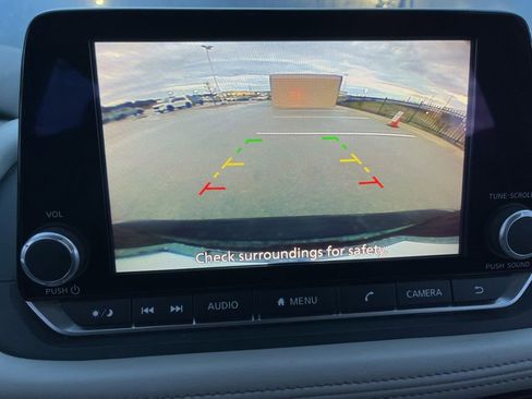 Used 2025 Nissan Rogue SV image 21