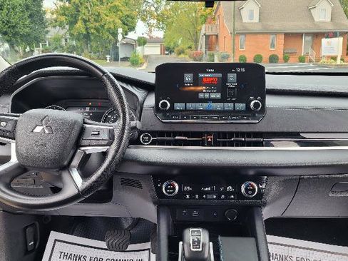 Used 2024 Mitsubishi Outlander SE image 14