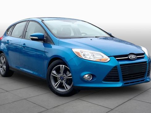 Used 2014 Ford Focus SE w/ SE Sport Package FWD image 3