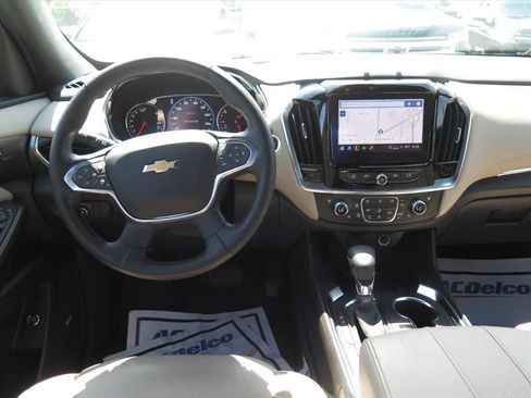 Used 2023 Chevrolet Traverse Premier FWD image 15