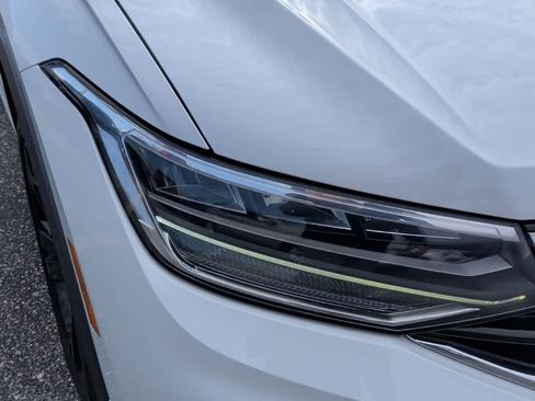 Used 2023 Volkswagen Tiguan SE R-Line image 8