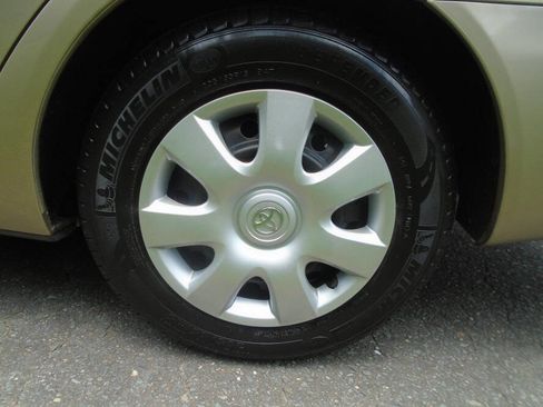 Used 2004 Toyota Camry LE FWD image 28