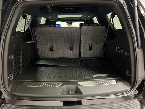 New 2026 Chevrolet Suburban High Country image 19