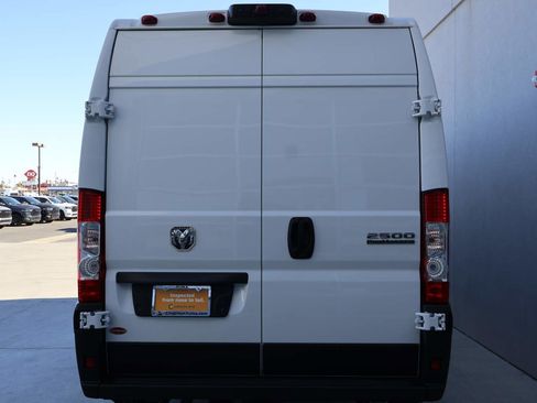 Used 2024 RAM ProMaster 2500 w/ Convenience Group image 4