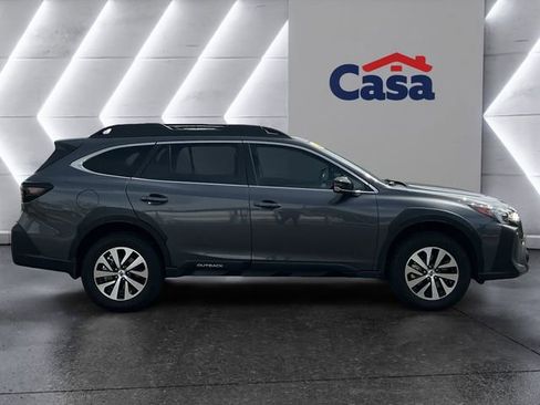 Used 2025 Subaru Outback Premium AWD/4WD image 12