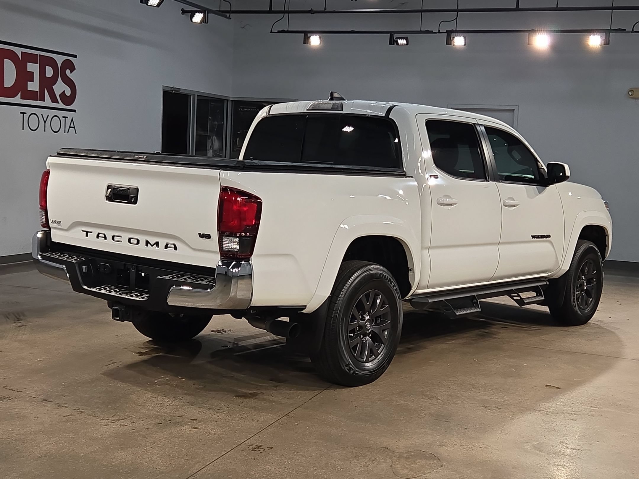 Used 2022 Toyota Tacoma SR5 RWD image 7