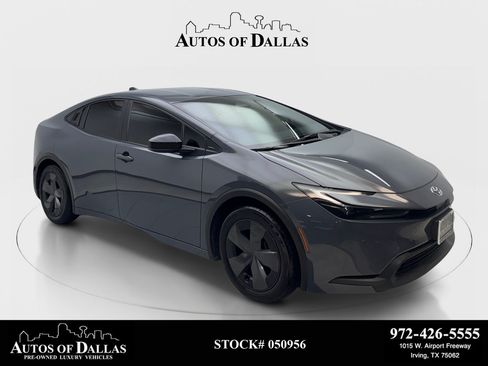 Used 2025 Toyota Prius LE FWD image 1
