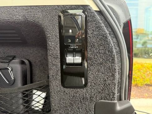 Certified 2023 Land Rover Range Rover SE image 37