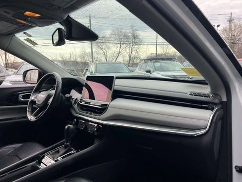 Used 2022 Jeep Compass Limited image 21