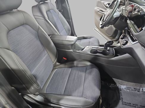 Certified 2025 Buick Envista Preferred w/ Convenience I Package image 13