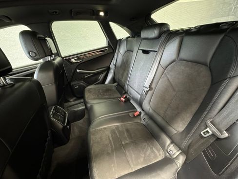 Used 2021 Porsche Macan w/ Premium Package AWD/4WD image 23