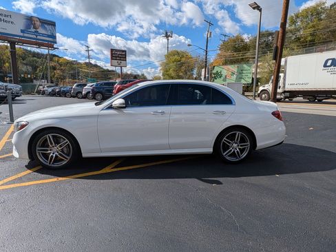 Used 2017 Mercedes-Benz E 300 4MATIC image 4