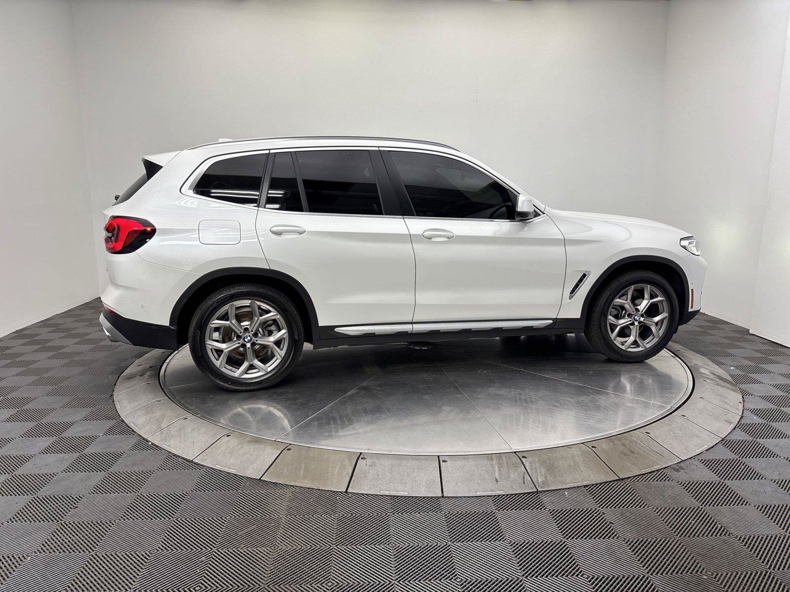 Used 2024 BMW X3 xDrive30i w/ Convenience Package w/ZPA AWD/4WD image 17
