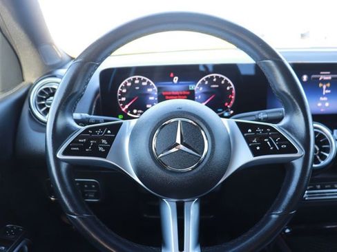 Used 2024 Mercedes-Benz GLB 250 image 16