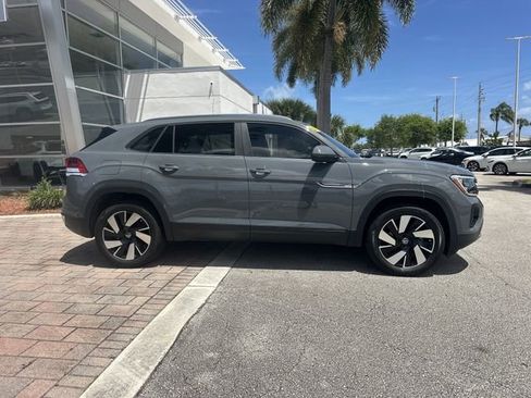 Certified 2024 Volkswagen Atlas Cross Sport SE image 5