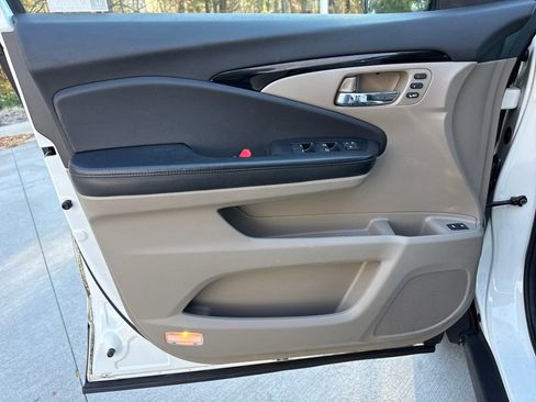 Used 2018 Honda Pilot Touring image 14