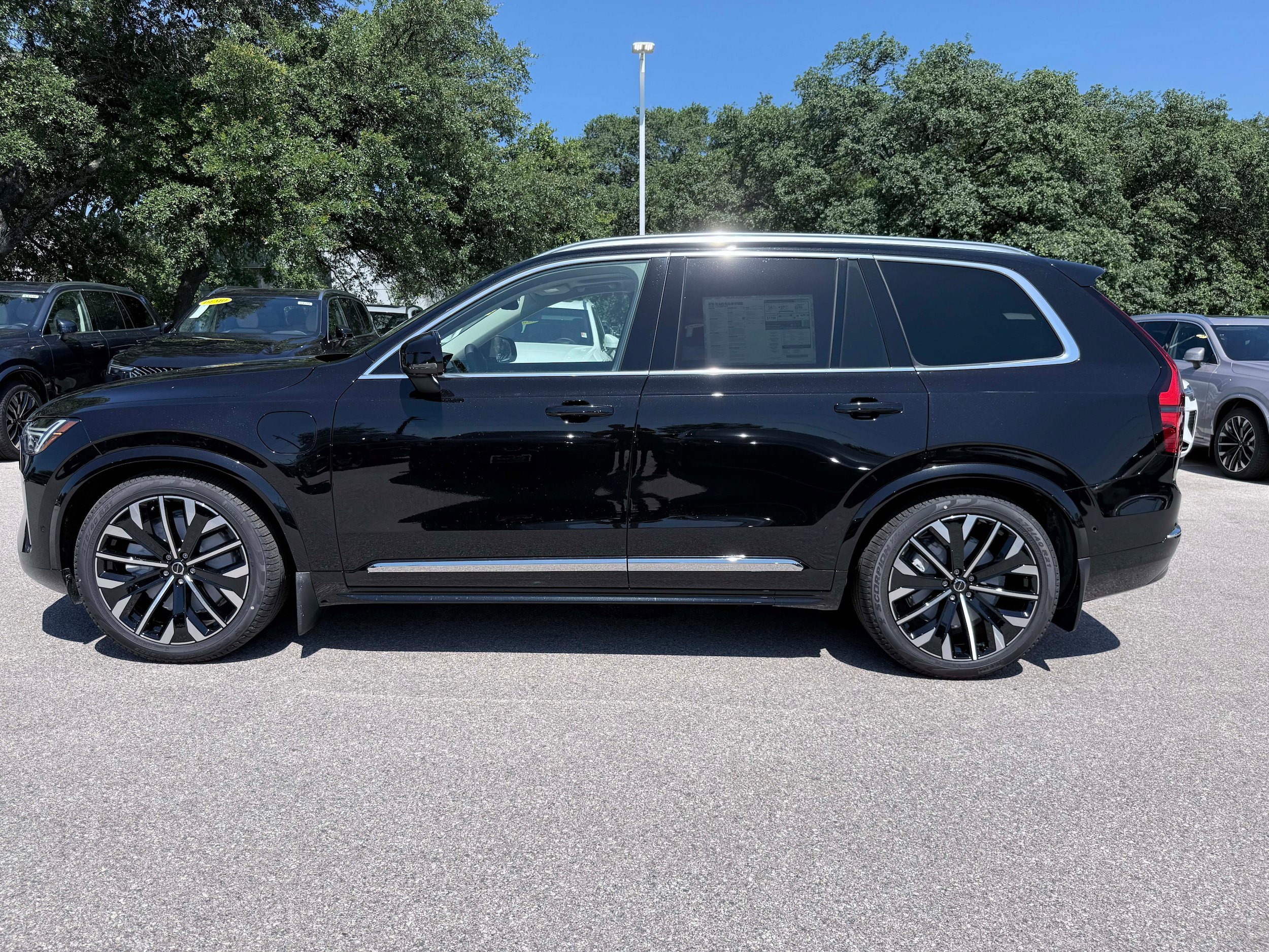 New 2026 Volvo XC90 T8 Plus AWD/4WD image 3