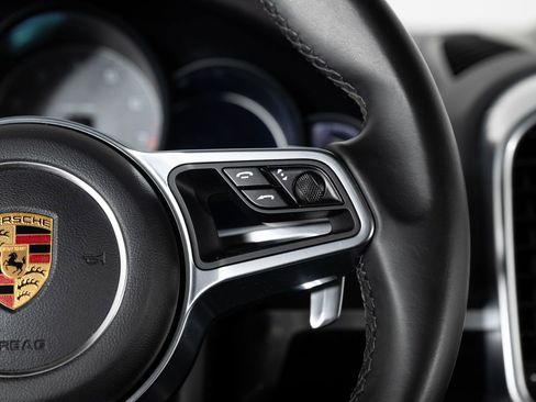 Used 2017 Porsche Cayenne S image 34