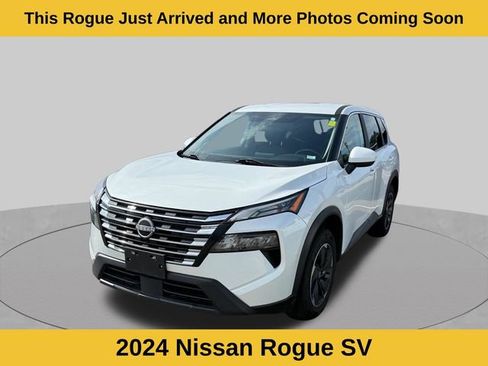 Used 2024 Nissan Rogue SV AWD/4WD image 2