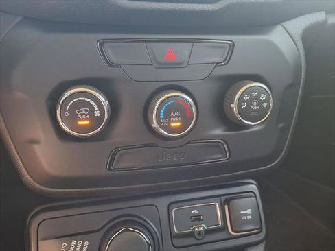 Certified 2019 Jeep Renegade Sport w/ Sport Appearance Group AWD/4WD image 19