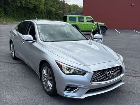 Used 2018 INFINITI Q50 Luxe w/ Essential Package (3.0T Luxe) AWD/4WD image 2