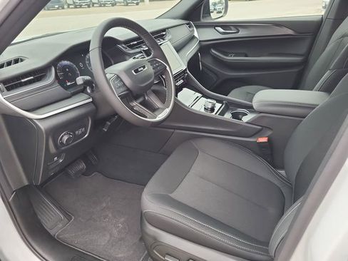 New 2026 Jeep Grand Cherokee L 4WD image 13