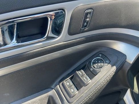 Used 2015 Ford Explorer XLT w/ Equipment Group 202A AWD/4WD image 16