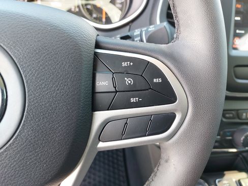 Used 2022 Jeep Cherokee Latitude w/ Trailer Tow Group image 19